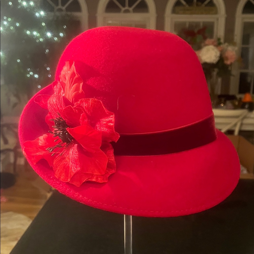 Liz Claiborne Red Felt Flower Accent Fedora